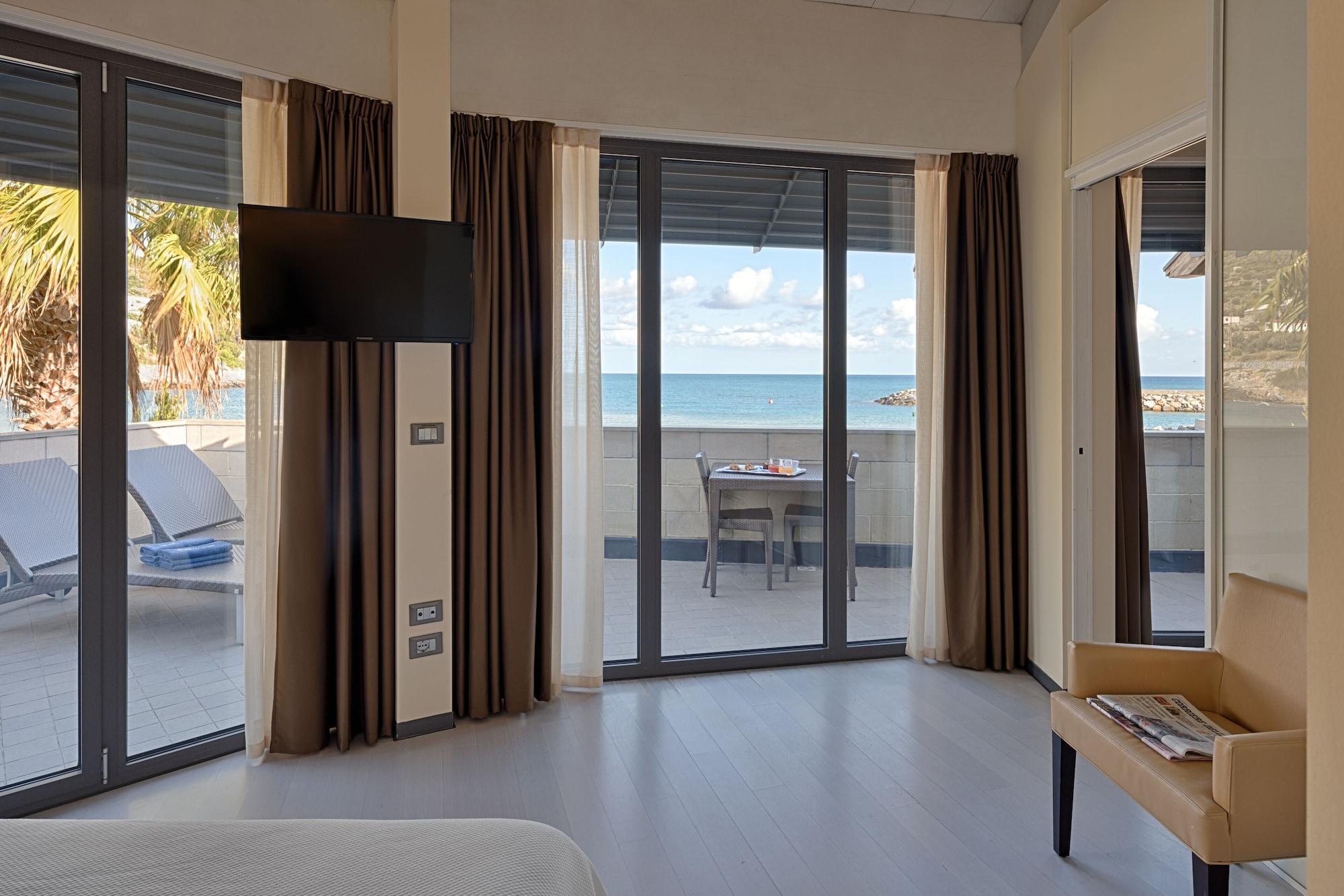 Hotel Riviera Dei Fiori San Lorenzo al Mare Exterior photo