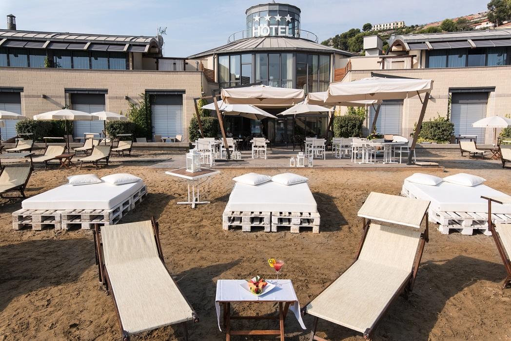Hotel Riviera Dei Fiori San Lorenzo al Mare Exterior photo
