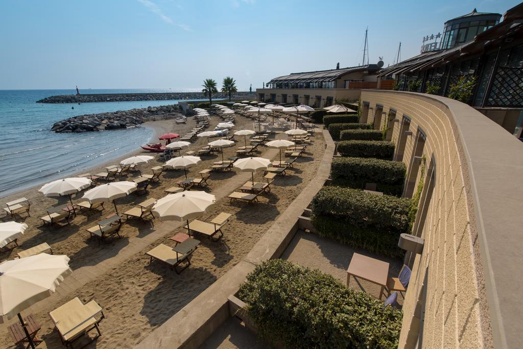 Hotel Riviera Dei Fiori San Lorenzo al Mare Exterior photo