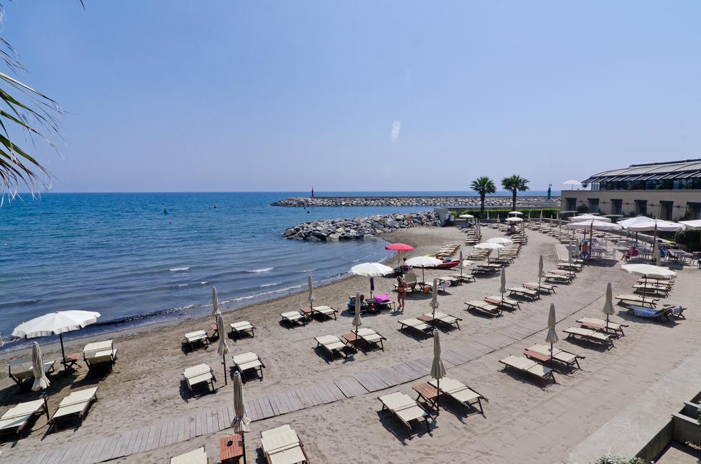 Hotel Riviera Dei Fiori San Lorenzo al Mare Exterior photo