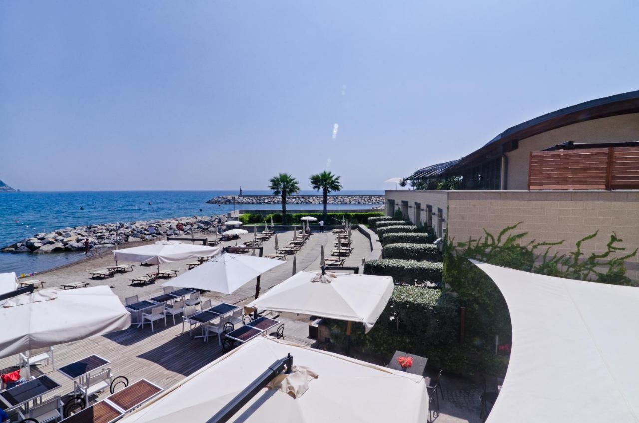Hotel Riviera Dei Fiori San Lorenzo al Mare Exterior photo